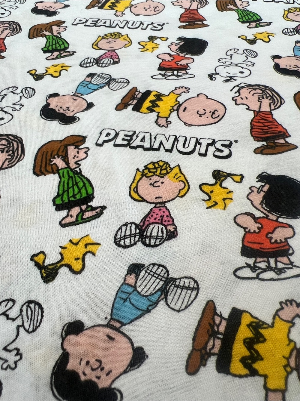 PEANUTS WHITE TSHIRT WITH CHARLIE BROWN CHARACTERS SIZE XXL/XXG